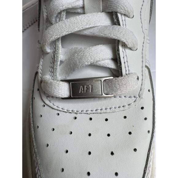 Nike Size 6Y Air Force 1 Low Top Sneakers Womens 7.5 Mens 6 Triple White - Picture 12 of 13